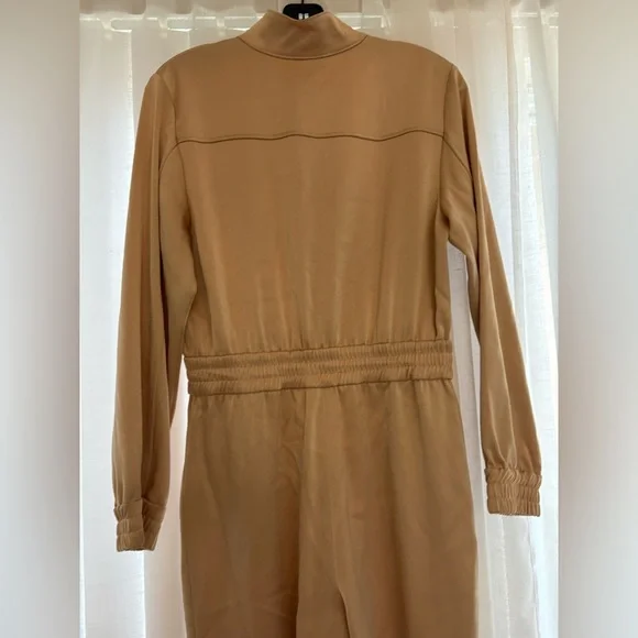 NWT Alice + Olivia Levi jumpsuit in almond size 6